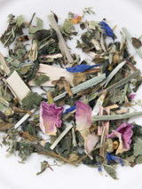 Nahaufnahme Bio-Kräutertee für den 4.- 8. Schwangerschaftsmonat